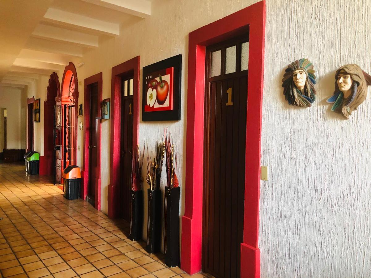 HOTEL hostal de los reyes Guadalajara Exterior foto